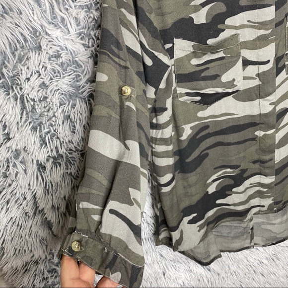 Style Envy Camo Quarter Sleeve Button Up Blouse - Picture 3 of 8